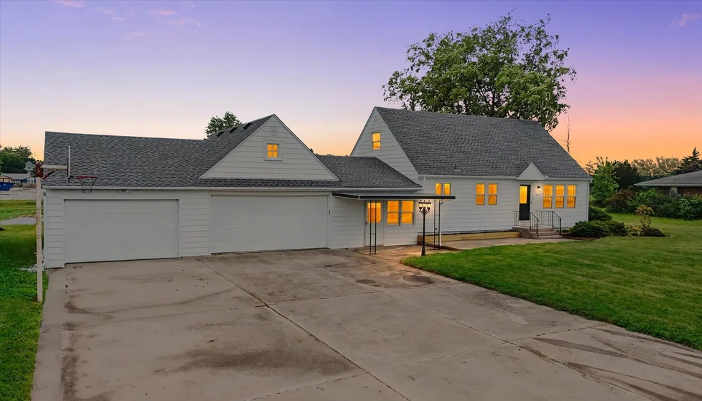 Unit for sale at 408 E South Court Street, Chatsworth, IL 60921