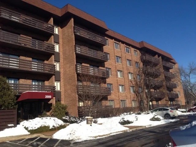 Unit for sale at 2000 Chestnut Avenue, GLENVIEW, IL 60025