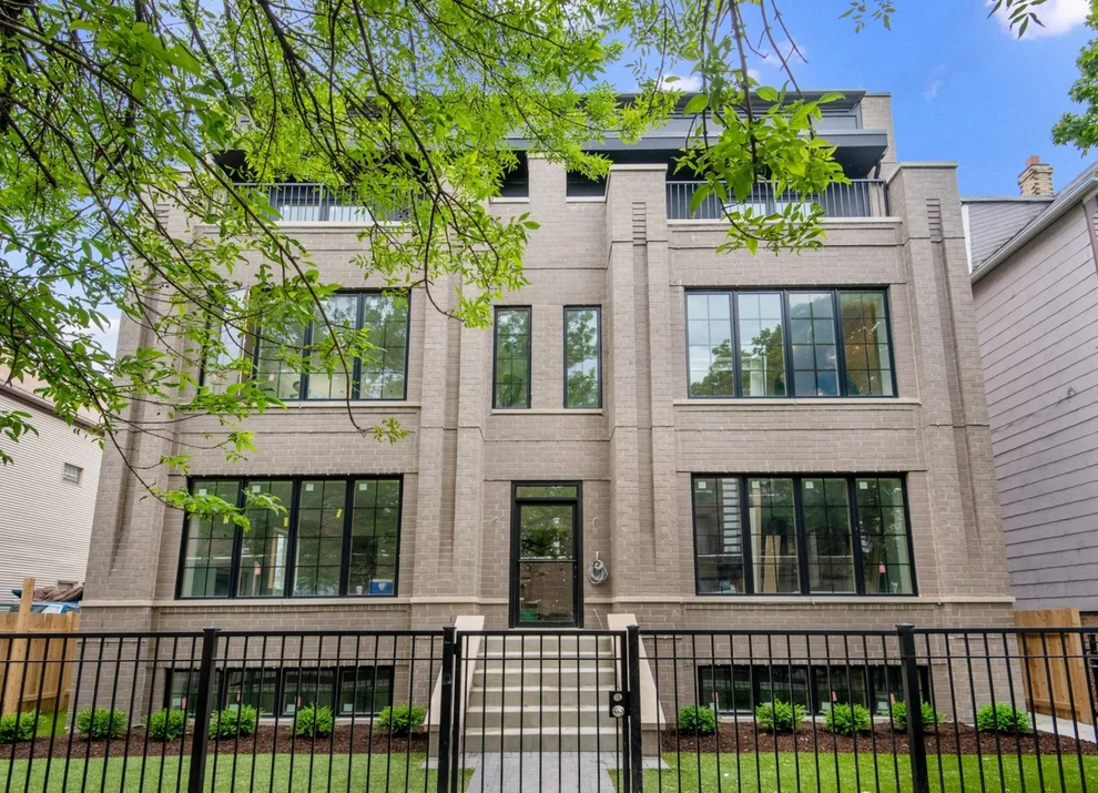 Unit for sale at 1517 W Barry Avenue, Chicago, IL 60657