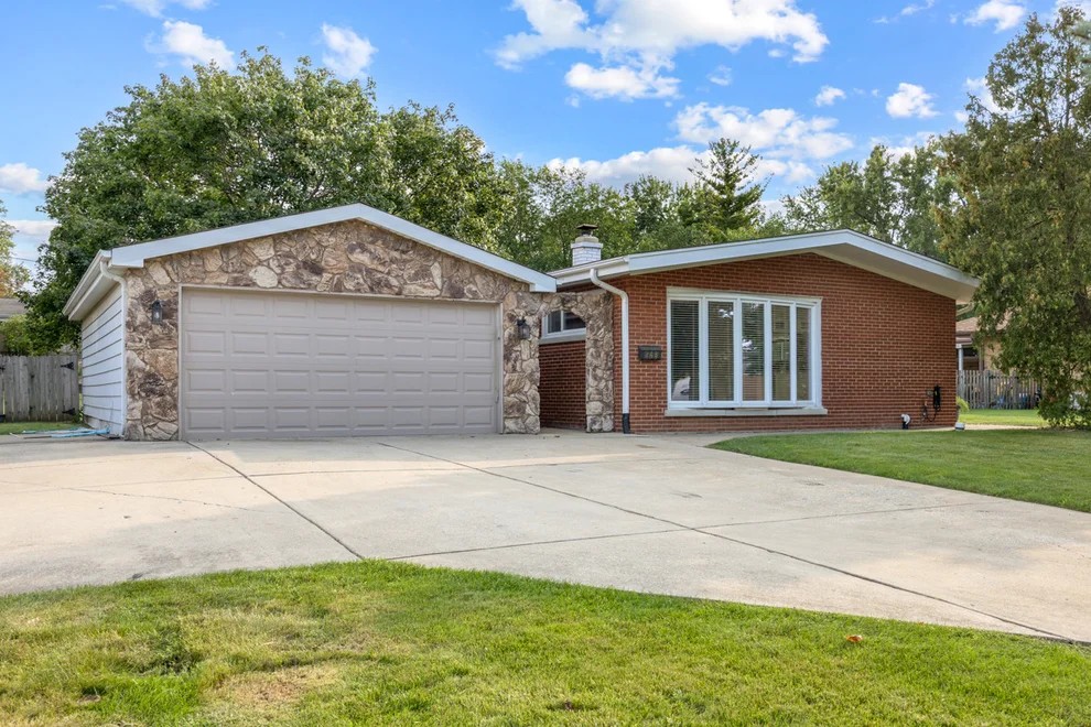 Unit for sale at 248 E Schick Road, Bloomingdale, IL 60108