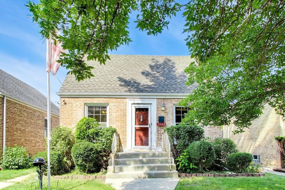 Unit for sale at 3844 N PACIFIC Avenue, Chicago, IL 60634