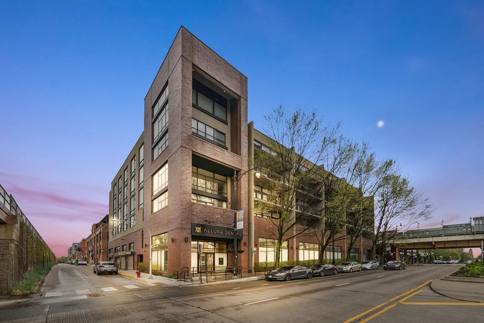 Unit for sale at 3946 N Ravenswood Avenue, Chicago, IL 60613