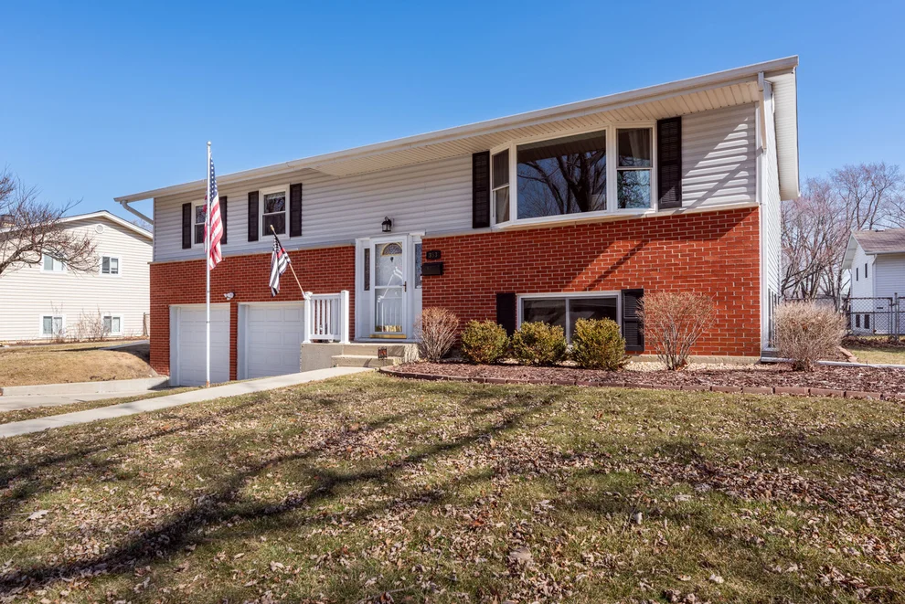 Unit for sale at 353 N Clark Drive, Palatine, IL 60074