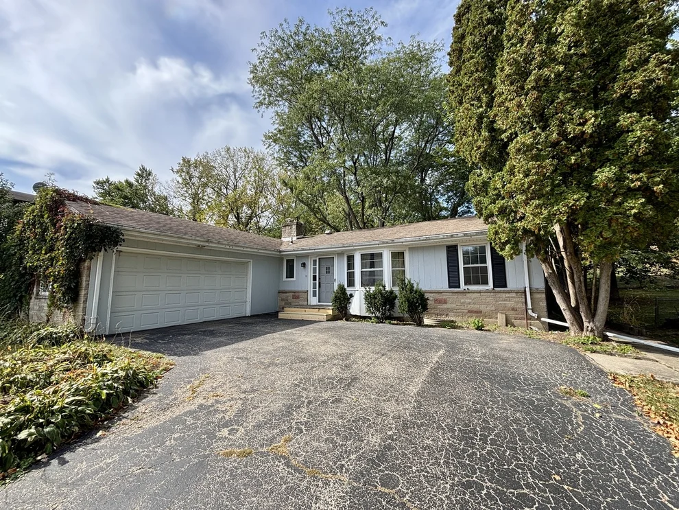 Unit for sale at 911 Kenmore Road, Rockford, IL 61108