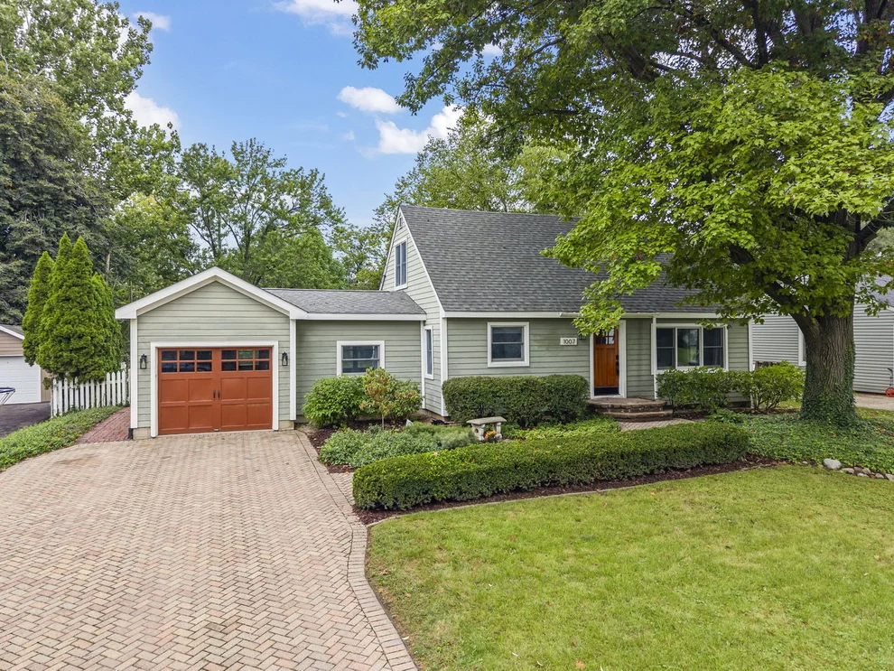 Unit for sale at 1007 S Harrison Street, Batavia, IL 60510