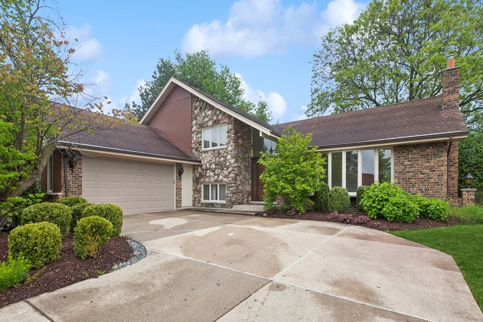 Unit for sale at 231 Rodgers Court, Willowbrook, IL 60527