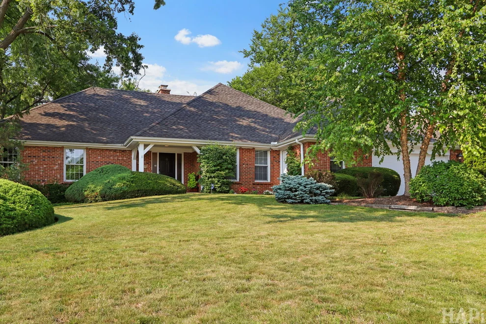 Unit for sale at 1426 Woodhill Drive, Northbrook, IL 60062