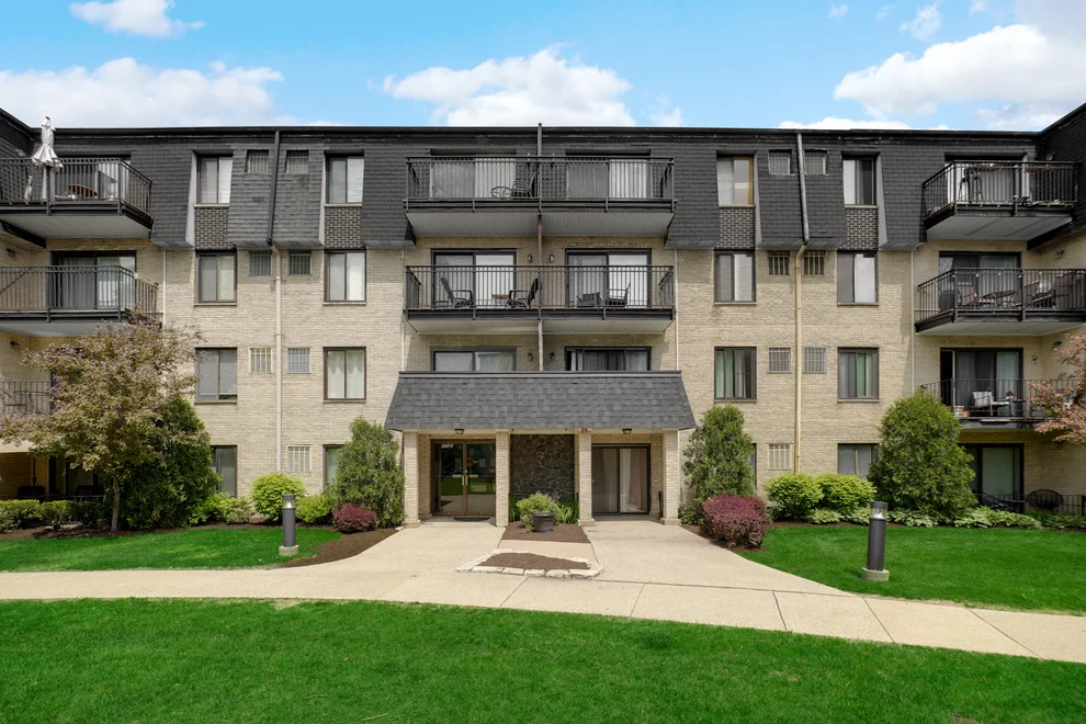 Unit for sale at 10735 W 5th Avenue, Countryside, IL 60525