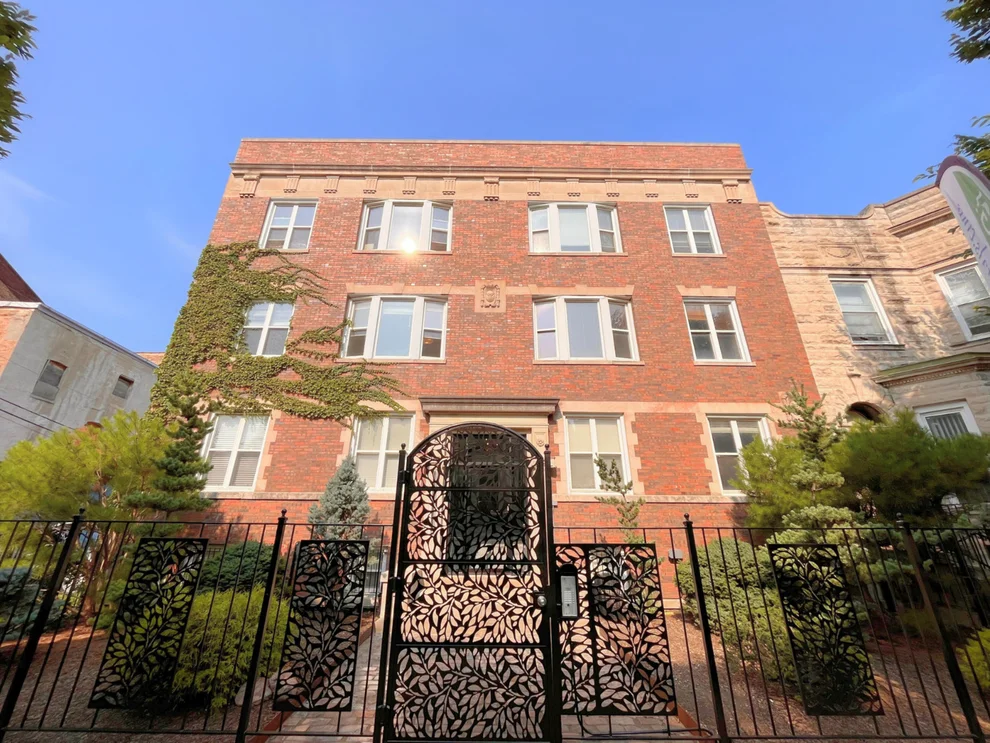 Unit for sale at 4240 S Calumet Avenue, Chicago, IL 60653