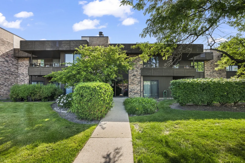 Unit for sale at 1365 N Sterling Avenue, Palatine, IL 60067