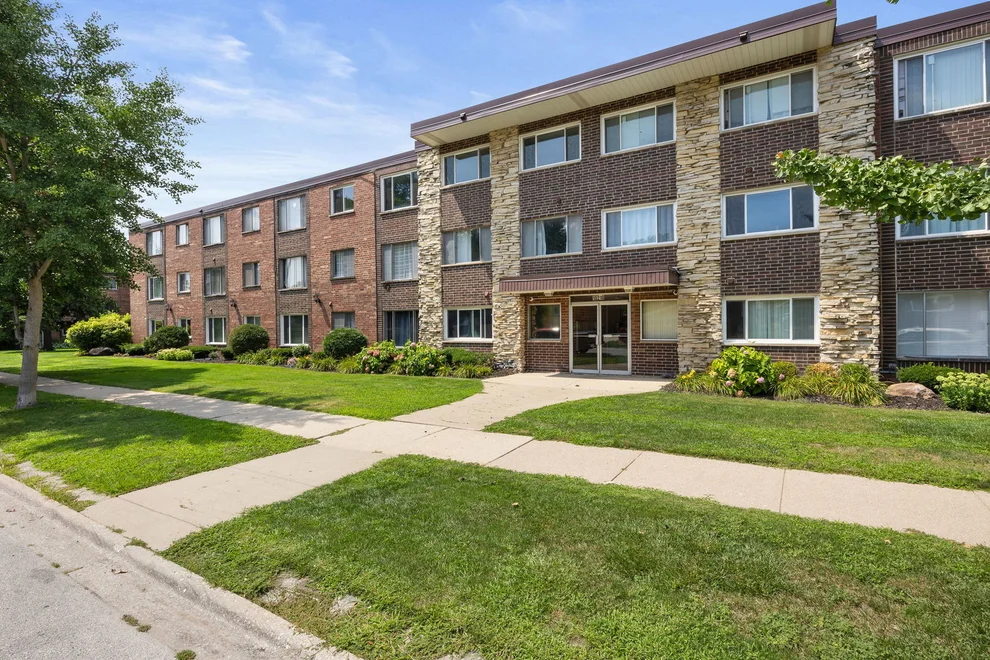 Unit for sale at 10210 Washington Avenue, Oak Lawn, IL 60453