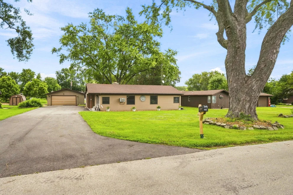Unit for sale at 8726 E Mallard Lane, Wilmington, IL 60481