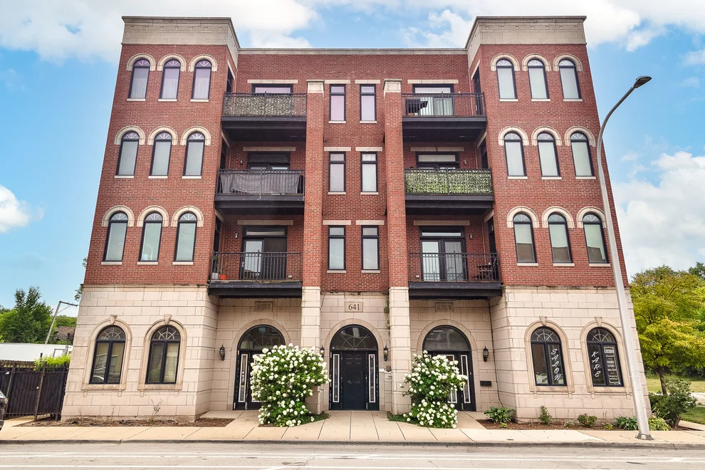 Unit for sale at 641 E Pershing Avenue, Chicago, IL 60653
