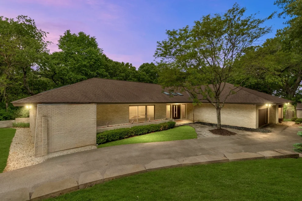 Unit for sale at 4 Far Hills Road, Barrington Hills, IL 60010