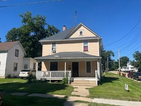 Unit for sale at 1002 Oak Avenue S, Freeport, IL 61032