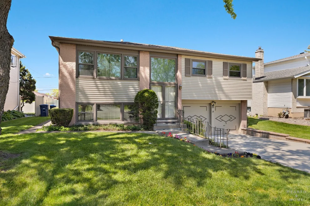 Unit for sale at 632 Polynesian Drive, Des Plaines, IL 60016