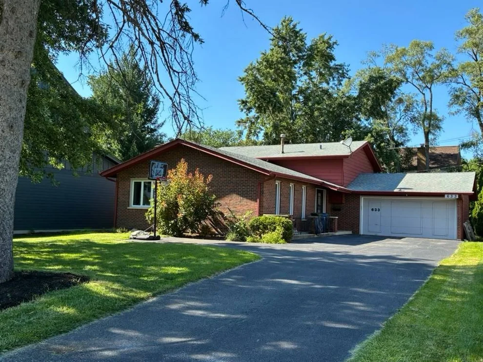 Unit for sale at 633 E 8th Avenue, Naperville, IL 60563