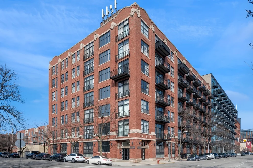 Unit for sale at 1250 W Van Buren Street, Chicago, IL 60607