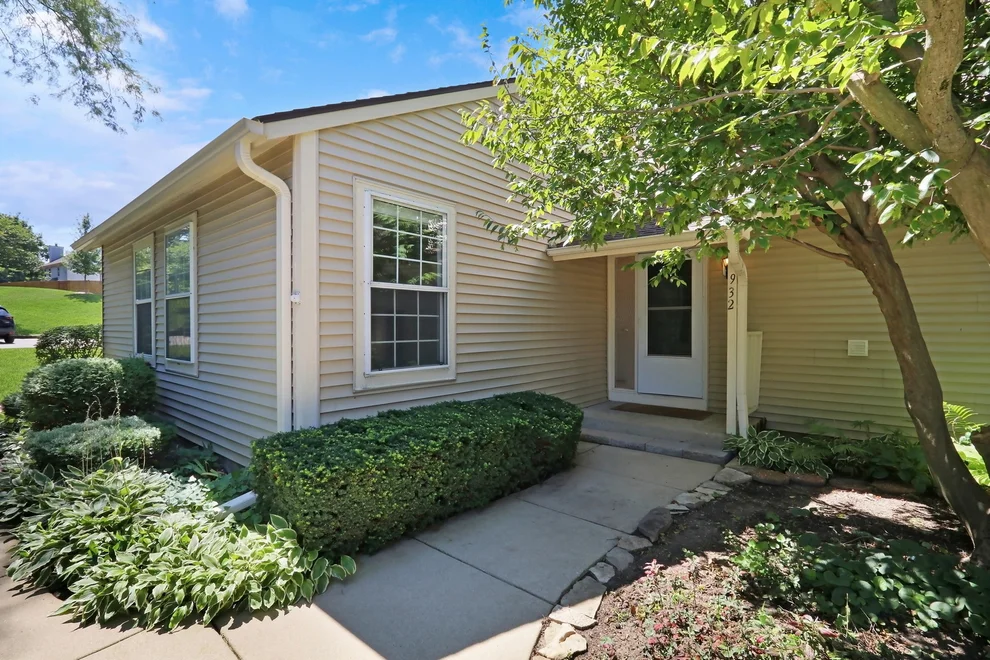 Unit for sale at 932 Chase Court, Gurnee, IL 60031