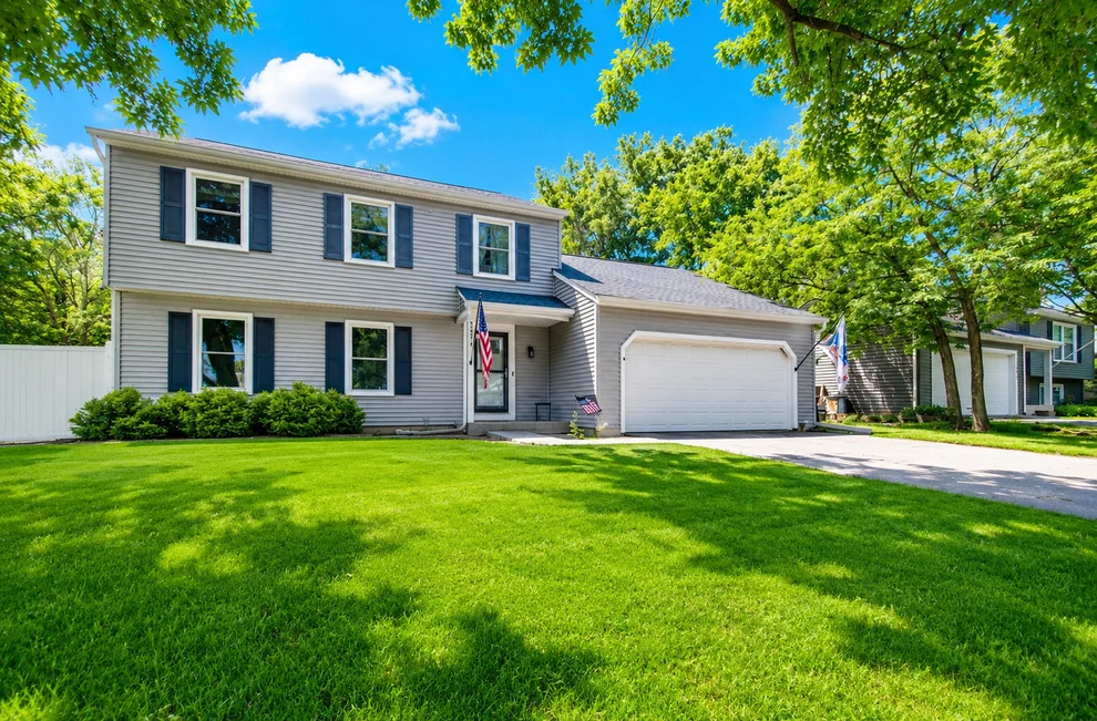 Unit for sale at 1581 Madison Avenue, St. Charles, IL 60174