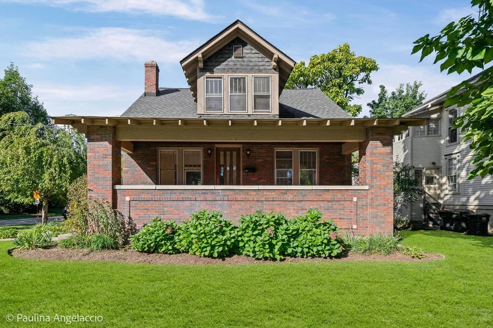 Unit for sale at 418 S Hough Street, Barrington, IL 60010
