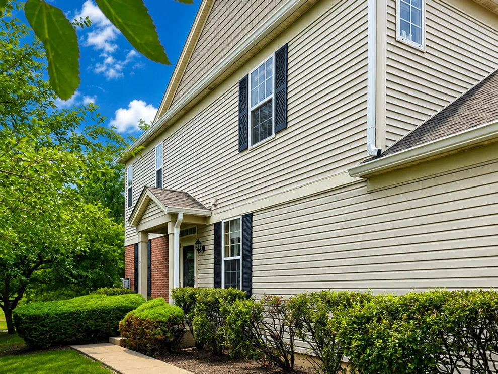 Unit for sale at 160 Neutrenton Avenue, Elgin, IL 60120