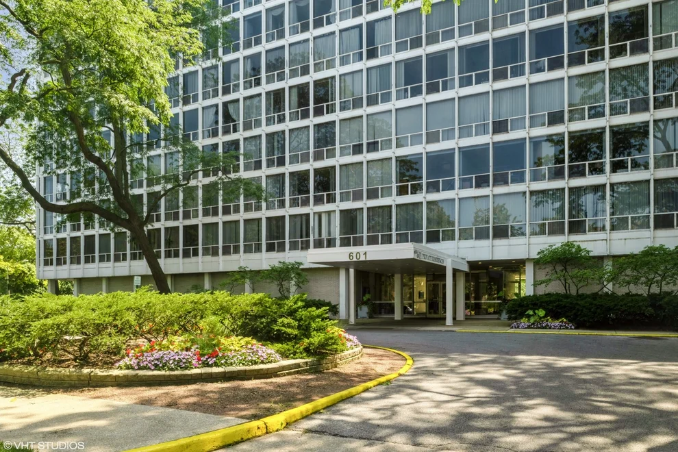 Unit for sale at 601 E 32nd Street, Chicago, IL 60616