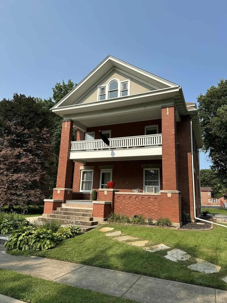 Unit for sale at 706 2nd Avenue, Sterling, IL 61081