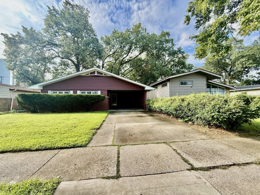 Unit for sale at 17326 Forestway Drive, East Hazel Crest, IL 60429