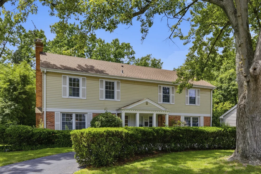 Unit for sale at 750 Carriage Way, Deerfield, IL 60015