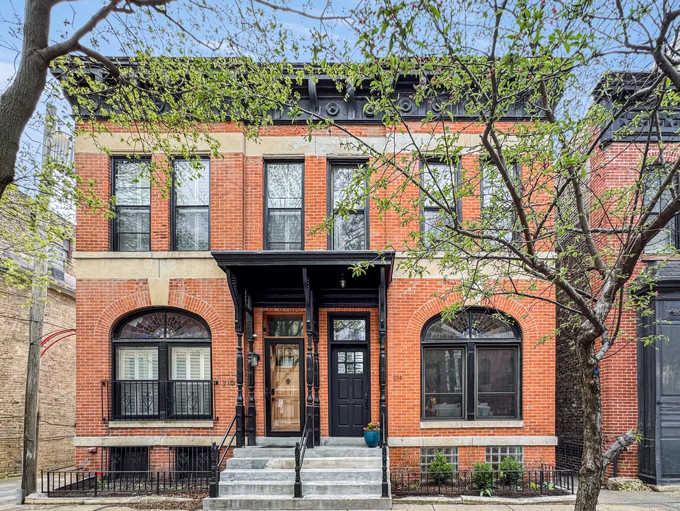 Unit for sale at 208 W St Paul Avenue, Chicago, IL 60614