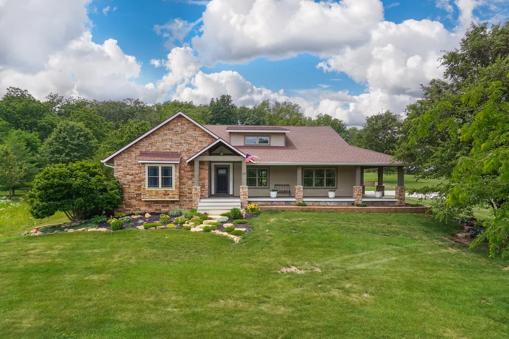 Unit for sale at 2268 E 2250 North Road, Carlock, IL 61725