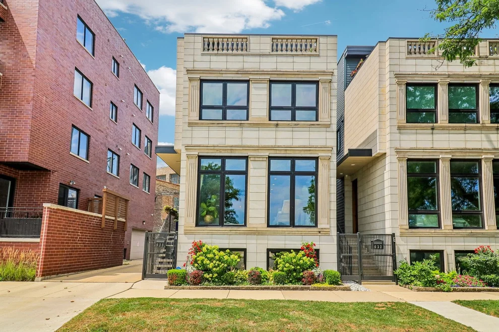 Unit for sale at 628 N Rockwell Street, Chicago, IL 60612