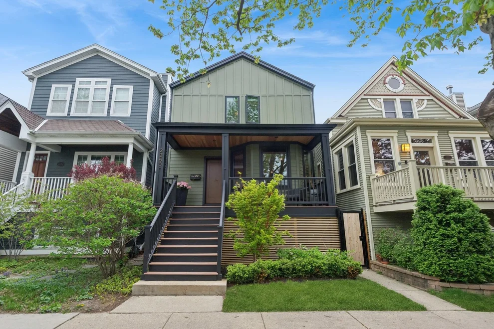 Unit for sale at 2250 W Berwyn Avenue, Chicago, IL 60625