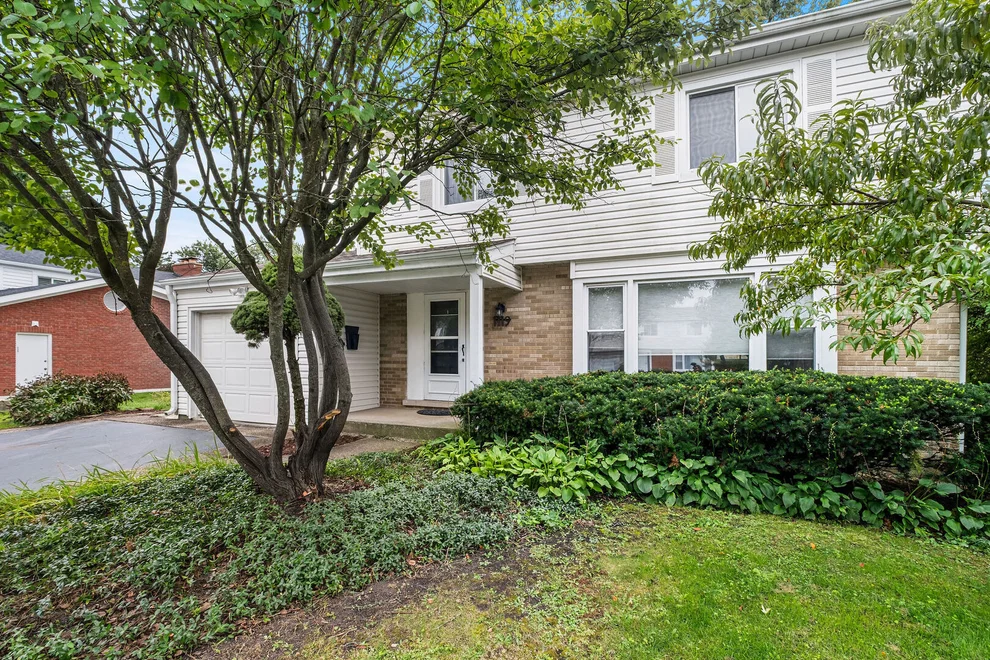 Unit for sale at 1119 Country Lane, Deerfield, IL 60015