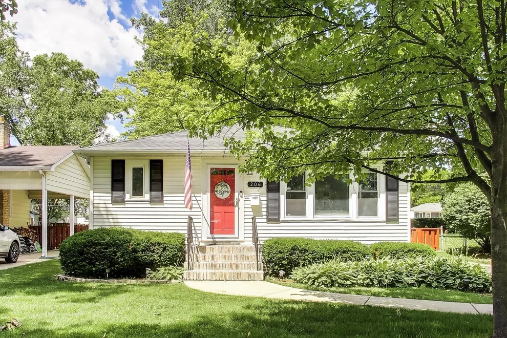 Unit for sale at 206 S Owen Street, Mount Prospect, IL 60056