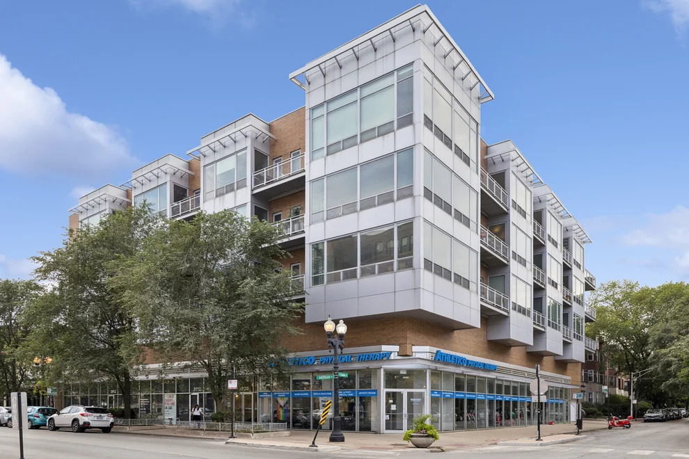 Unit for sale at 3920 N Sheridan Road, Chicago, IL 60613