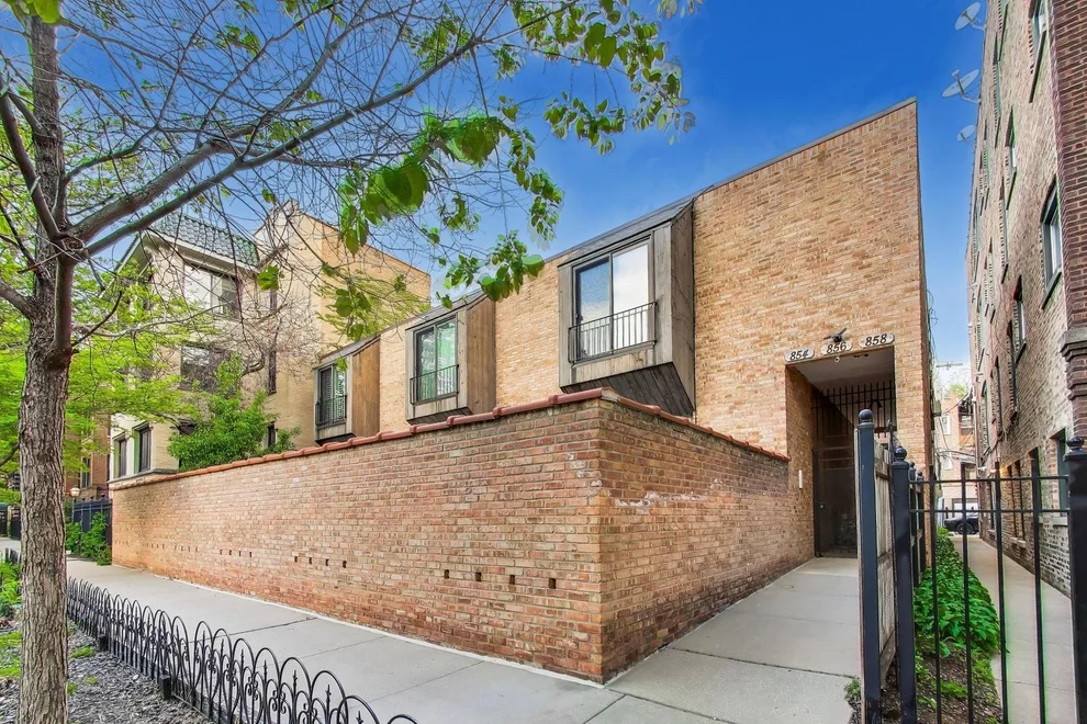 Unit for sale at 858 W Ainslie Street, Chicago, IL 60640