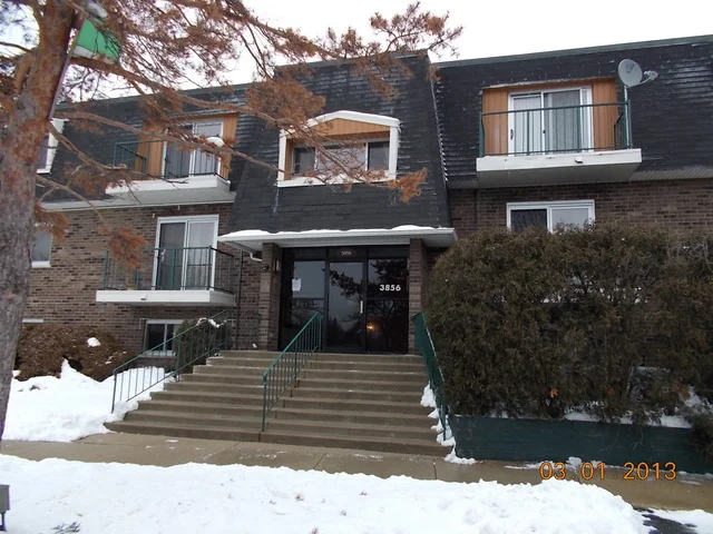Unit for sale at 3856 S PARKWAY Drive, NORTHBROOK, IL 60062