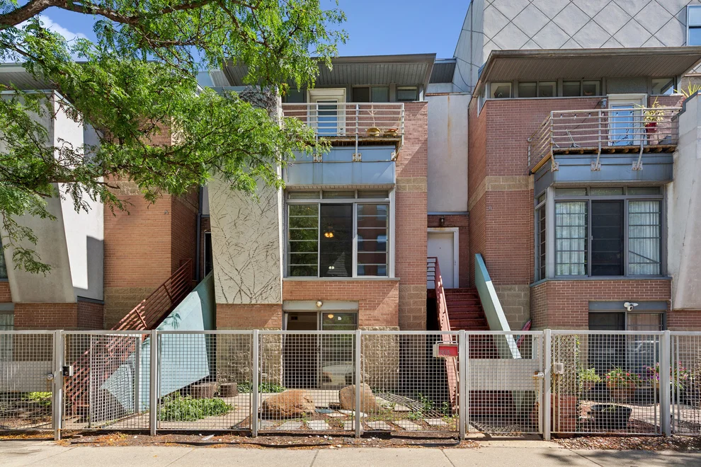 Unit for sale at 1901 S Clark Street, Chicago, IL 60616
