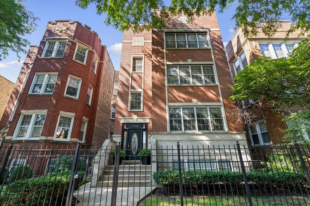 Unit for sale at 2032 W Farragut Avenue, Chicago, IL 60625