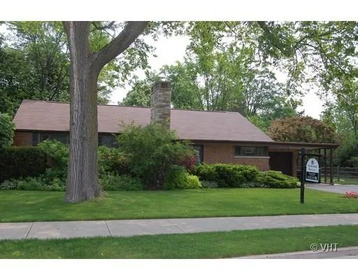 Unit for sale at 821 Warrington Road, Deerfield, IL 60015