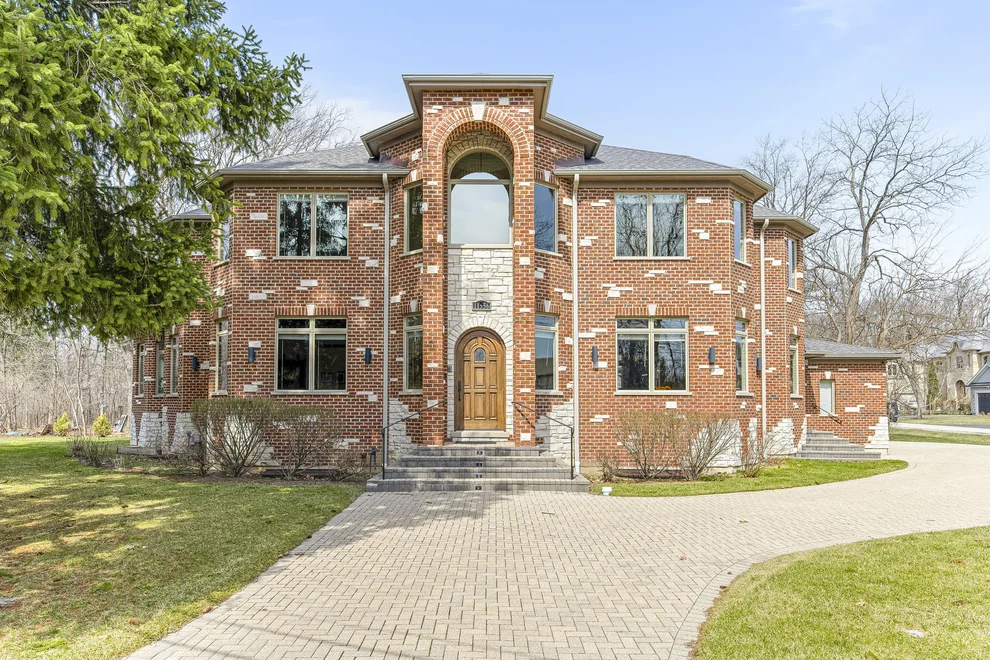 Unit for sale at 11556 W Elmwood Place, Deerfield, IL 60015