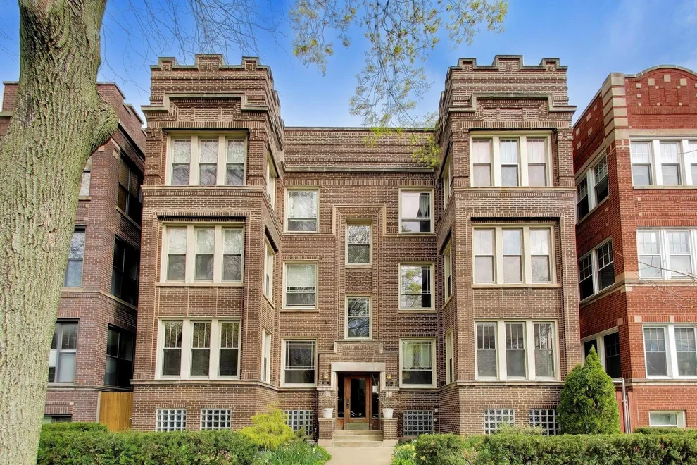 Unit for sale at 1324 W Albion Avenue, Chicago, IL 60626