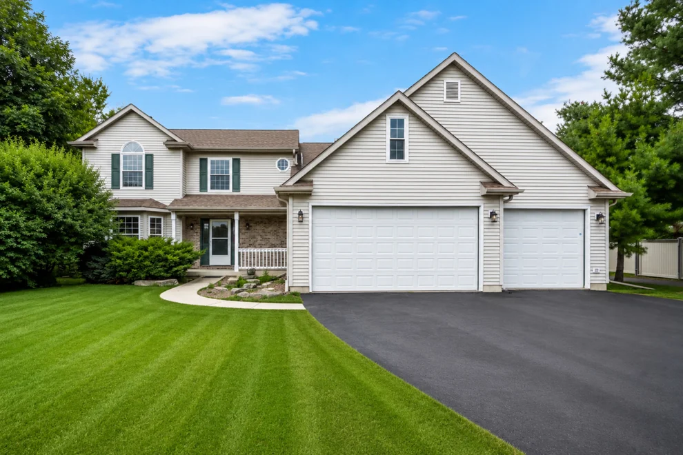 Unit for sale at 28157 W Wilmot Road, Antioch, IL 60002