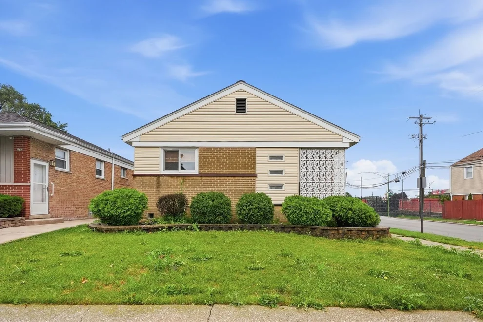 Unit for sale at 3749 W 78th Place, Chicago, IL 60652
