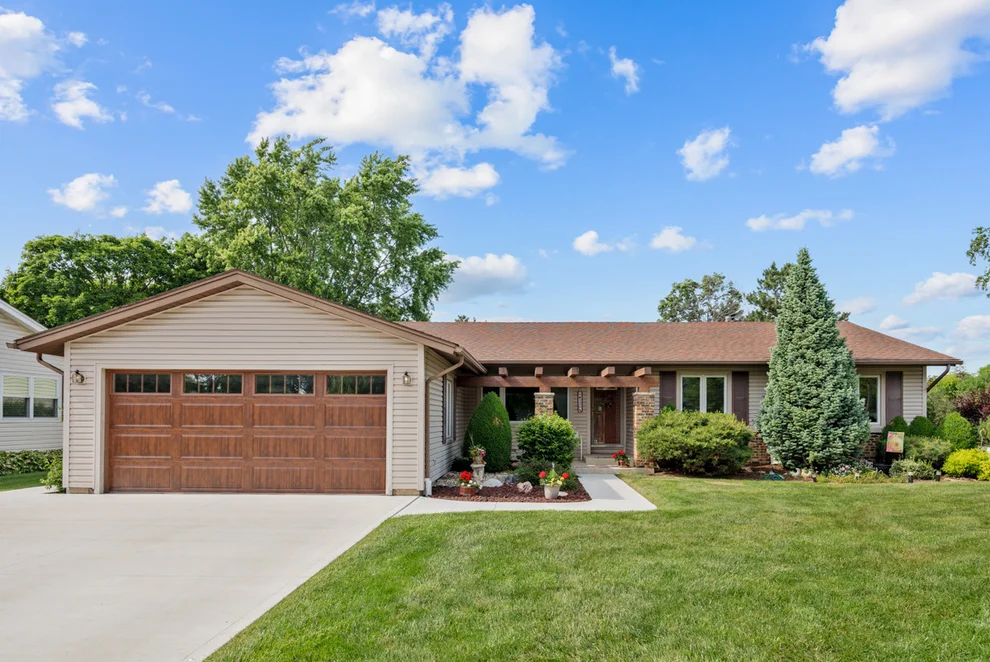 Unit for sale at 230 Yarmouth Road, Elk Grove Village, IL 60007