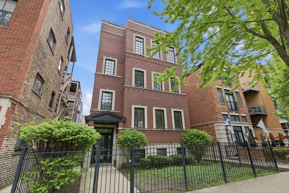 Unit for sale at 927 W George Street, Chicago, IL 60657