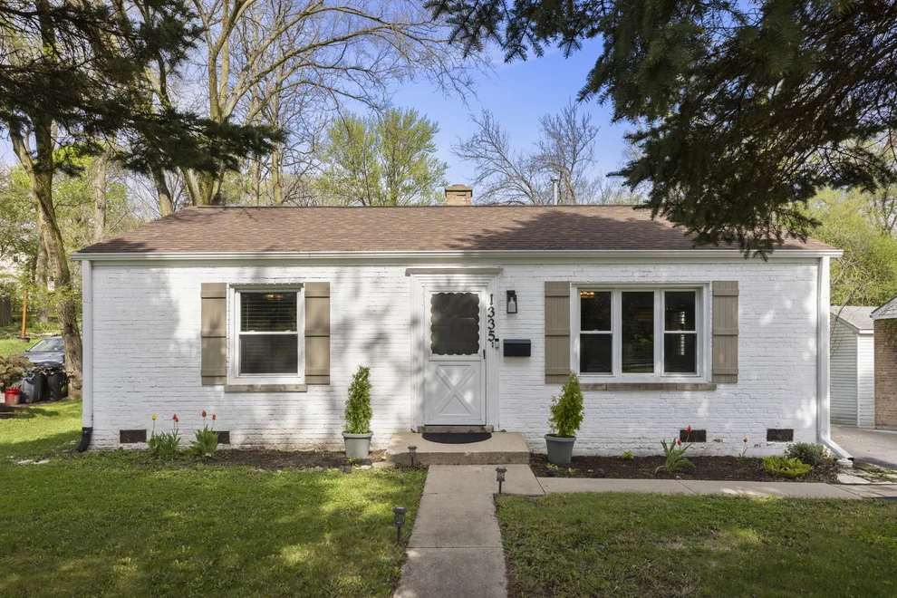 Unit for sale at 1335 College Avenue, Wheaton, IL 60187
