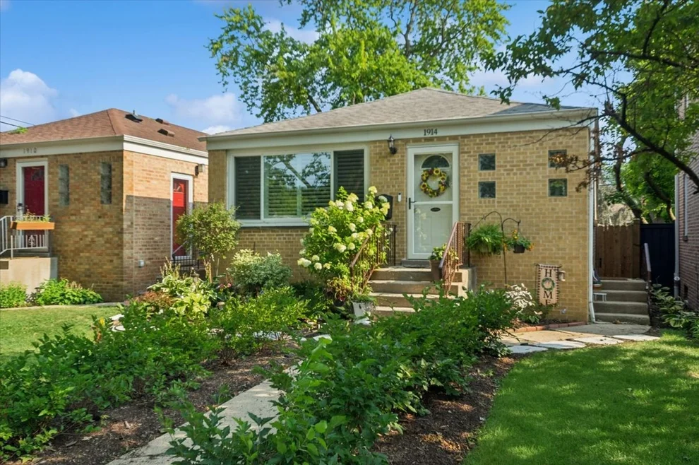 Unit for sale at 1914 Warren Street, Evanston, IL 60202